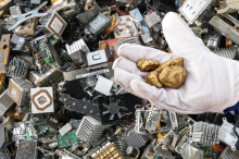 Picture by Canva, gold & e-waste